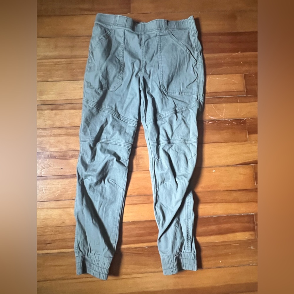 Green cargo pants